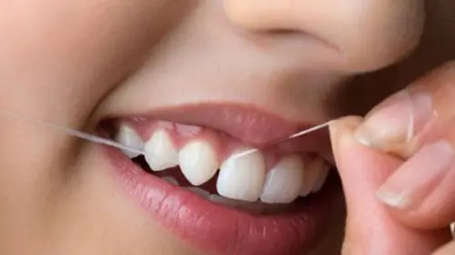 نحوه درست استفاده از نخ دندان